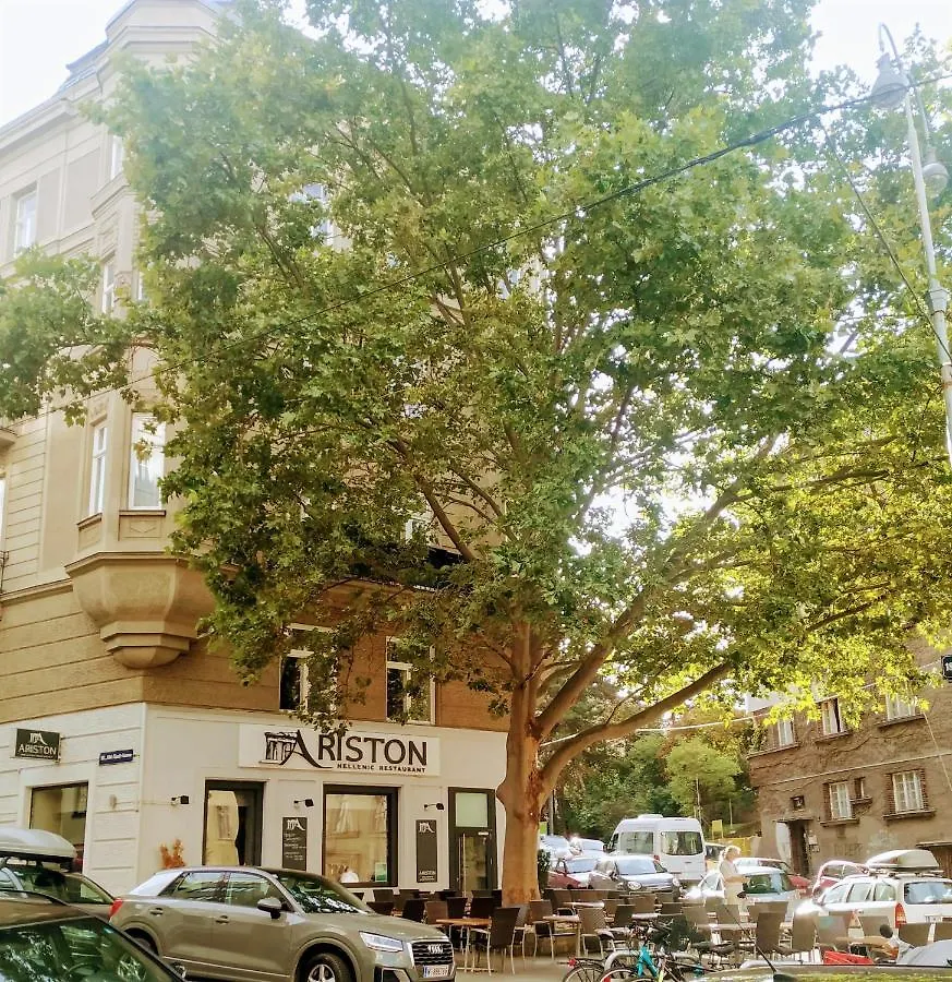 Cozy Nest Vienna Apartment